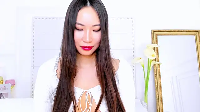 NaomiYuu online show from 03-11-25, 05:49