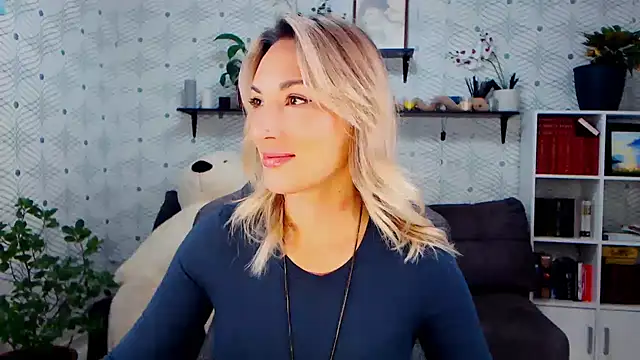 MillaXQueen online show from 11-16-25, 05:57