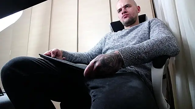 Snapshot of FindomJason chatting on 12-12-24, 02:33 FindomJason online show from 12-12-24, 02:33