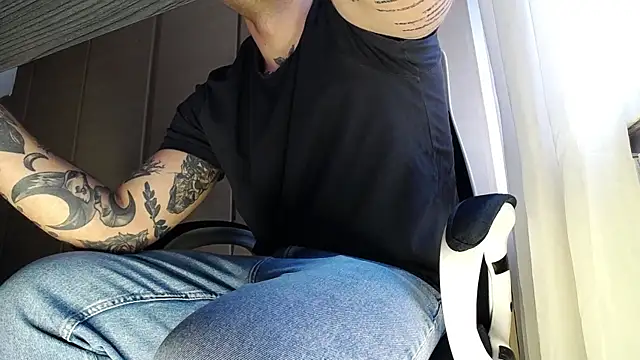 Snapshot of FindomJason chatting on 03-13-25, 10:05 FindomJason online show from 03-13-25, 10:05