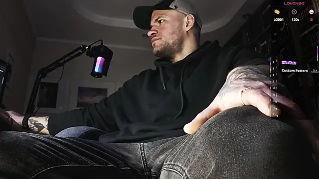 Snapshot of FindomJason chatting on 10-16-25, 10:27 FindomJason online show from 10-16-25, 10:27