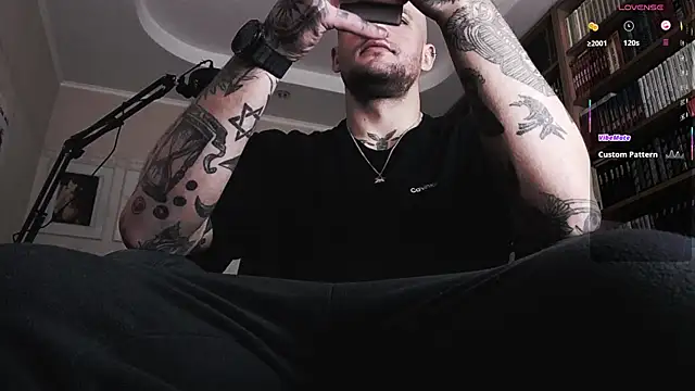 Snapshot of FindomJason chatting on 10-28-25, 12:41 FindomJason online show from 10-28-25, 12:41