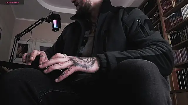 Snapshot of FindomJason chatting on 11-16-25, 03:17 FindomJason online show from 11-16-25, 03:17