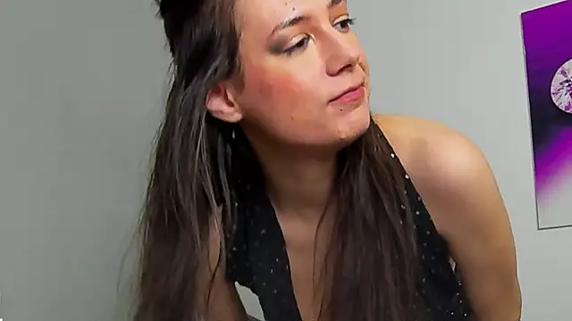 Snapshot of JuliaHunts chatting on 11-24-25, 05:40 JuliaHunts online show from 11-24-25, 05:40