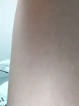 Snapshot of Yassmina11 chatting on 10-01-25, 02:23 Yassmina11 online show from 10-01-25, 02:23