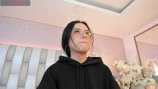 Rebeca jones online show from 02-18-25, 01:22