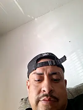 Snapshot of hungpenis210 chatting on 01-06-26, 09:18 hungpenis210 online show from 01-06-26, 09:18