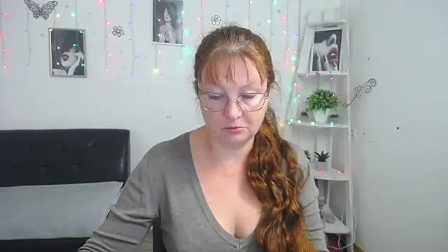 VanessaHotts online show from 09-22-25, 04:58