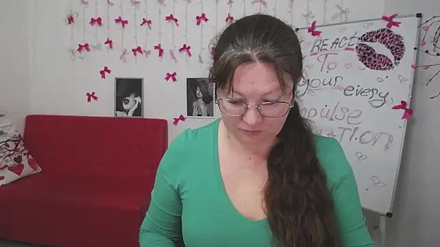 VanessaHotts online show from 03-09-26, 06:06