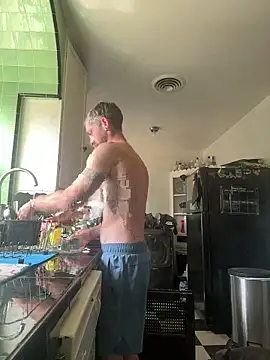 Snapshot of mandjpuff2 chatting on 09-11-25, 07:25 mandjpuff2 online show from 09-11-25, 07:25