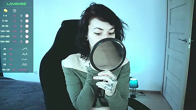 Snapshot of pale_skin chatting on 12-20-24, 11:00 pale skin online show from 12-20-24, 11:00