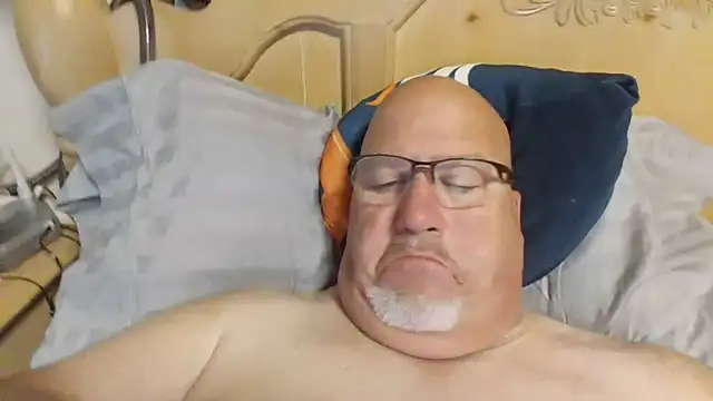 Snapshot of Bigbear0563 chatting on 05-26-26, 02:24 Bigbear0563 online show from 05-26-26, 02:24