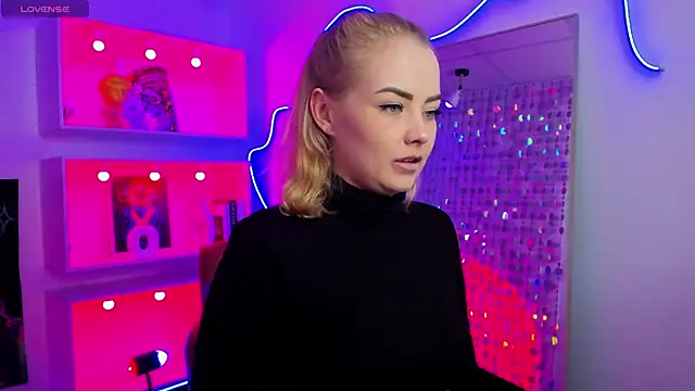 StephanieSweety online show from 04-18-26, 06:12