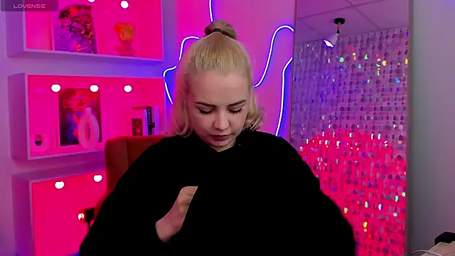 StephanieSweety online show from 05-30-26, 06:54