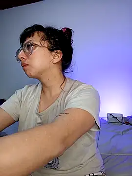 Piafisher1 online show from 10-31-25, 01:17