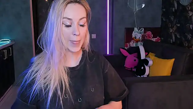 Snapshot of Blckmirrorr chatting on 02-02-26, 01:59 Blckmirrorr online show from 02-02-26, 01:59