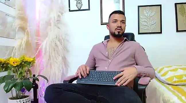 Snapshot of mathew_vidal1 chatting on 02-04-25, 10:13 mathew vidal1 online show from 02-04-25, 10:13