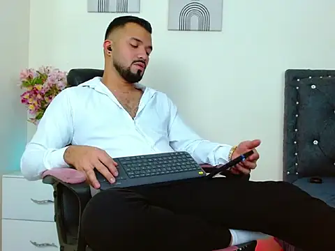 Snapshot of mathew_vidal1 chatting on 04-06-26, 06:14 mathew vidal1 online show from 04-06-26, 06:14