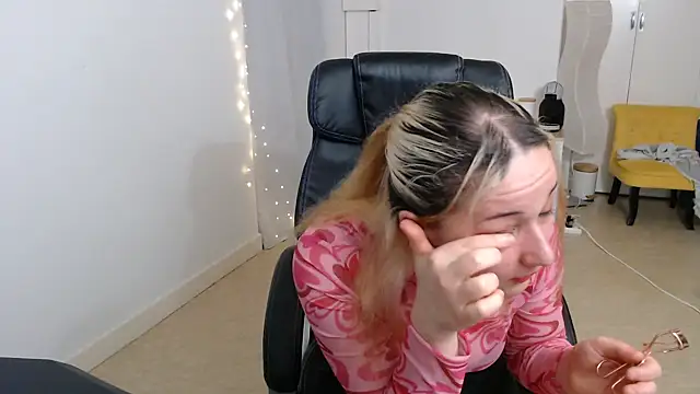 Crystal-dreamt online show from 10-14-25, 05:41