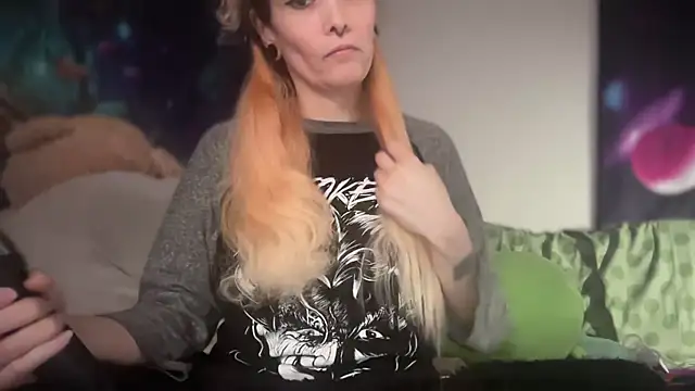 Snapshot of FRRANNKIE chatting on 03-11-26, 02:39 FRRANNKIE online show from 03-11-26, 02:39