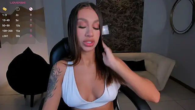 DannaCruz online show from 01-18-25, 10:39