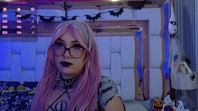 valkiria moore online show from 10-10-25, 07:57