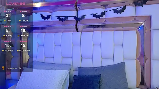 valkiria moore online show from 10-22-25, 07:57