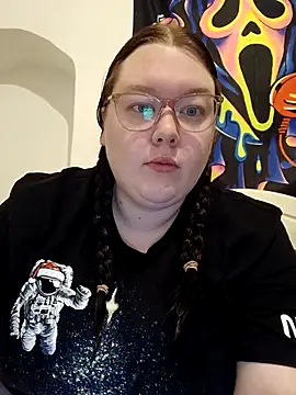 Sexycurvyemilyy online show from 11-18-25, 03:49