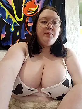 Sexycurvyemilyy online show from 04-11-26, 08:02