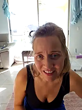 SkyelarSommer online show from 12-13-24, 04:27