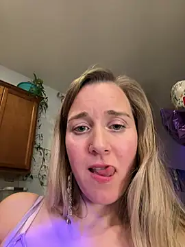 SkyelarSommer online show from 02-23-25, 05:45