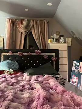 DominiqueX0 online show from 04-10-26, 04:17