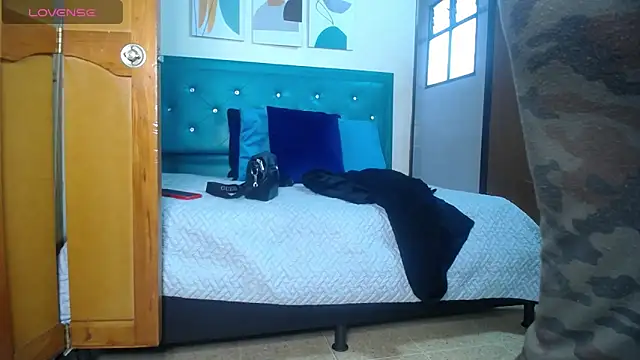Snapshot of victoria__milf_ chatting on 12-18-24, 01:56 victoria milf online show from 12-18-24, 01:56
