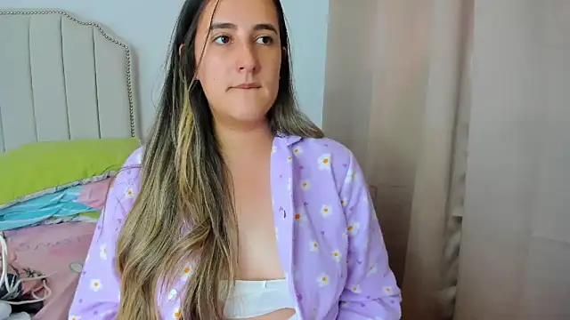 Hanna86 online show from 10-31-25, 03:57