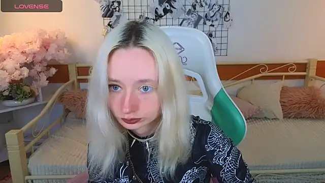 Katia Kim online show from 04-15-26, 05:03