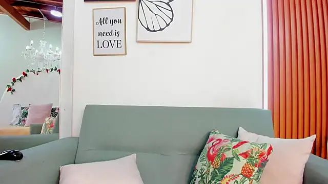 Snapshot of Madiison_Cooper chatting on 09-17-25, 02:52 Madiison Cooper online show from 09-17-25, 02:52