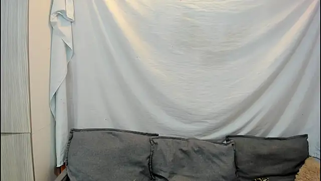 Mhelanny2 online show from 12-20-25, 03:30