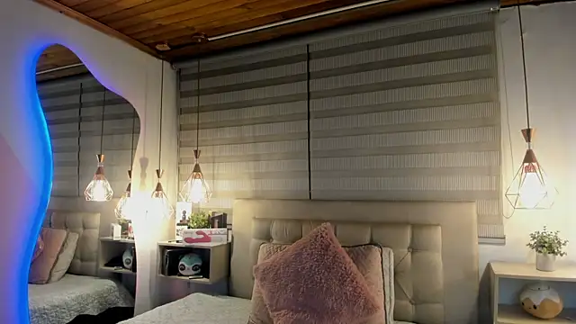 Snapshot of cristal__hot_1 chatting on 07-10-26, 05:12 cristal hot 1 online show from 07-10-26, 05:12