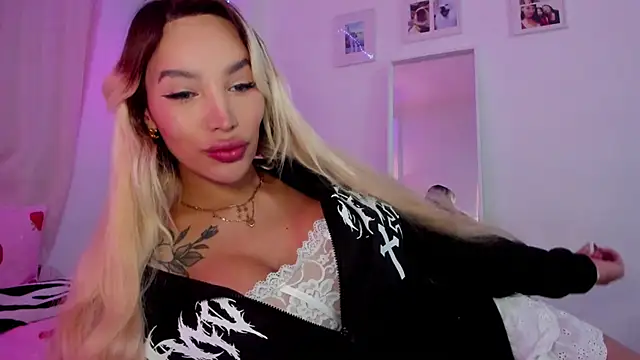 Snapshot of _viioletweekend_ chatting on 12-04-25, 11:24 viioletweekend online show from 12-04-25, 11:24