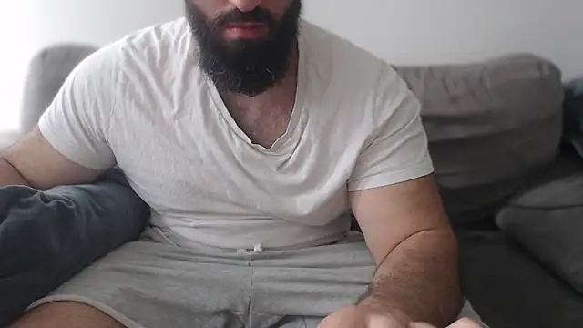 Snapshot of hugemachohandsome chatting on 06-15-26, 01:02 hugemachohandsome online show from 06-15-26, 01:02