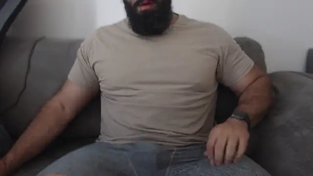 Snapshot of hugemachohandsome chatting on 06-30-26, 06:47 hugemachohandsome online show from 06-30-26, 06:47