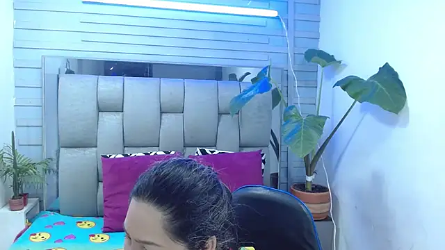 evelin zaens online show from 04-21-26, 04:08