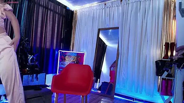 Snapshot of LatexDevil_Blondie chatting on 02-24-25, 01:10 LatexDevil Blondie online show from 02-24-25, 01:10