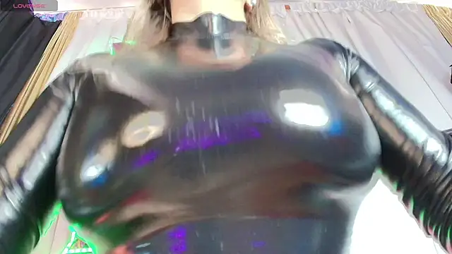 LatexDevil Blondie online show from 02-27-25, 02:32