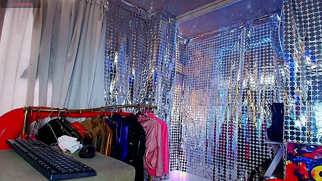 Snapshot of LatexDevil_Blondie chatting on 12-01-25, 03:50 LatexDevil Blondie online show from 12-01-25, 03:50