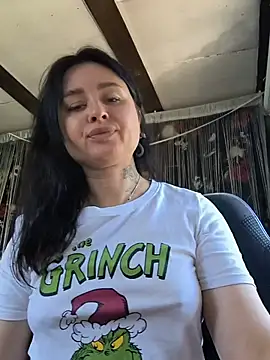 Snapshot of KikiXRed chatting on 06-14-26, 10:17 KikiXRed online show from 06-14-26, 10:17