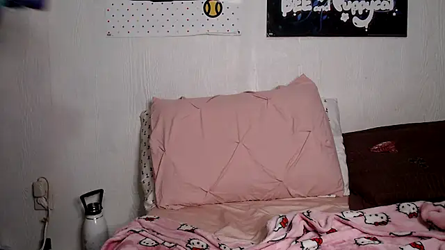 Snapshot of Cupcakecutie449 chatting on 02-16-25, 04:31 Cupcakecutie449 online show from 02-16-25, 04:31