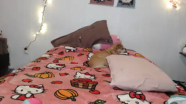 Snapshot of Cupcakecutie449 chatting on 10-29-25, 07:21 Cupcakecutie449 online show from 10-29-25, 07:21