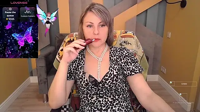 Snapshot of Candy_Long chatting on 10-20-25, 05:30 Candy Long online show from 10-20-25, 05:30