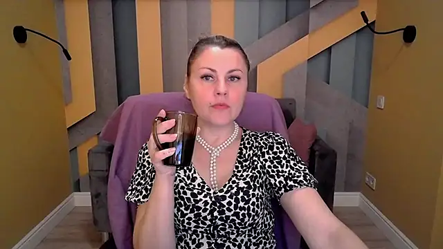 Snapshot of Candy_Long chatting on 11-08-25, 06:24 Candy Long online show from 11-08-25, 06:24